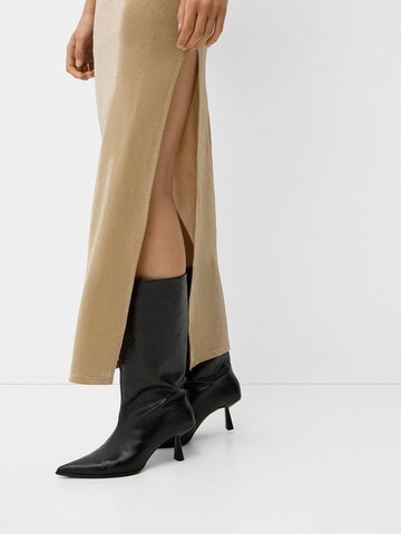 Rochie de la Bershka pe auriu