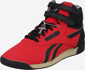 Sneaker alta di Reebok in rosso: frontale