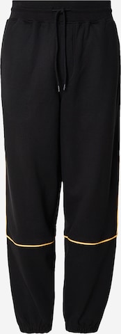 VANS Tapered Housut 'Star V' värissä musta: etupuoli