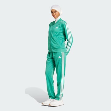 ADIDAS SPORTSWEAR Trainingsanzug 'Essentials' in Grün: Vorderseite
