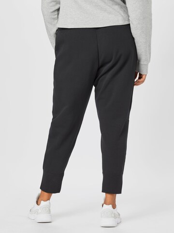 Nike Sportswear Tapered Broek in Zwart