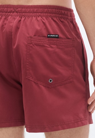 raudona QUIKSILVER Standartinis Maudymosi trumpikės 'Solid 15'