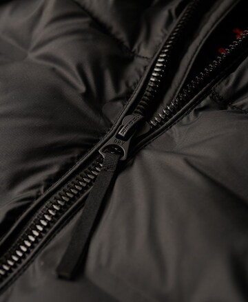 Superdry Jacke in Schwarz