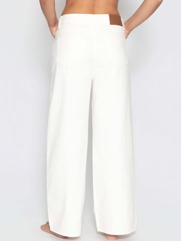 SASSYCLASSY Loosefit Hose‌‌‌ in Weiß