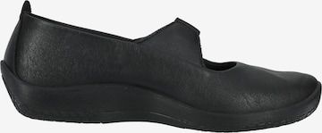 Chaussure basse Arcopedico en noir