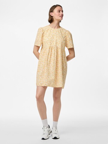 Robe 'PCFrona' PIECES en blanc