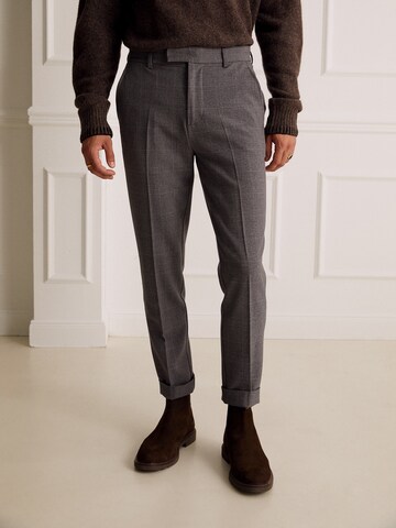 Guido Maria Kretschmer Men Regular Pants 'Leopold' in Grey: front