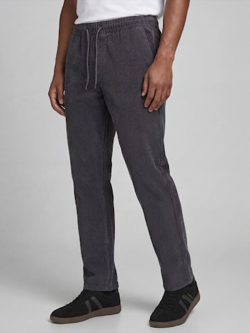 JJ Rebel - Loosefit Calças 'JREBKENNI' em cinzento: frente