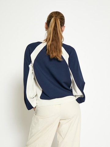 Sweat-shirt 'Dicette' Peppercorn en bleu