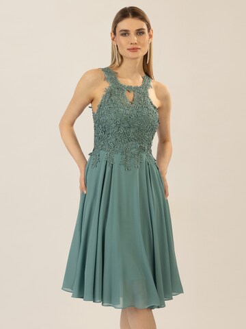 APART Kleid in Grün: Vorderseite