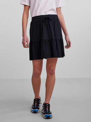 PIECES Skirt 'Omera' in Black: front