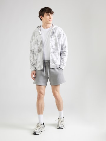 HOLLISTER - Regular Calças em cinzento