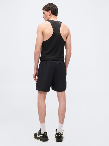 NIKE Regular Sportshorts 'MILER' in Schwarz