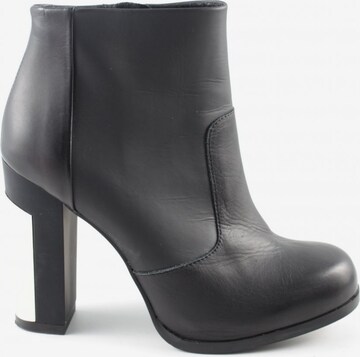 miista Ankle Boots in 37 in Black: front