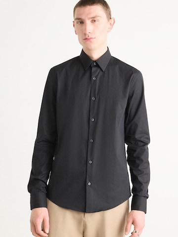 Calvin Klein Regular Fit Paita 'Essential' värissä musta: etupuoli