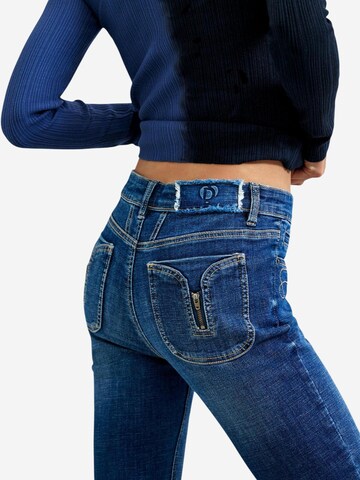 Desigual Flared Jeans 'DENIM_LINDSAY 26WWDD18' in Blauw