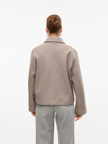 VERO MODA Prehodna jakna 'Fortunemie' | siva barva