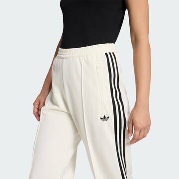 ADIDAS ORIGINALS - regular Pantalón 'Classic' en blanco