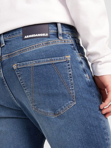 ARMEDANGELS Slimfit Jeans 'ARJO TARPA' in Blauw