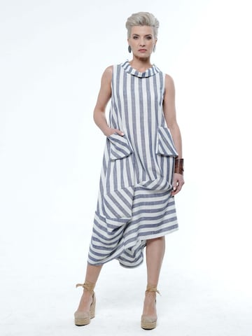 Robe d’été Metamorphoza en bleu : devant