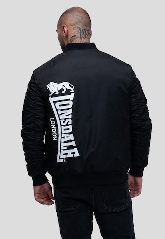 juoda Lonsdale London Demisezoninė striukė 'Ludford': priekis