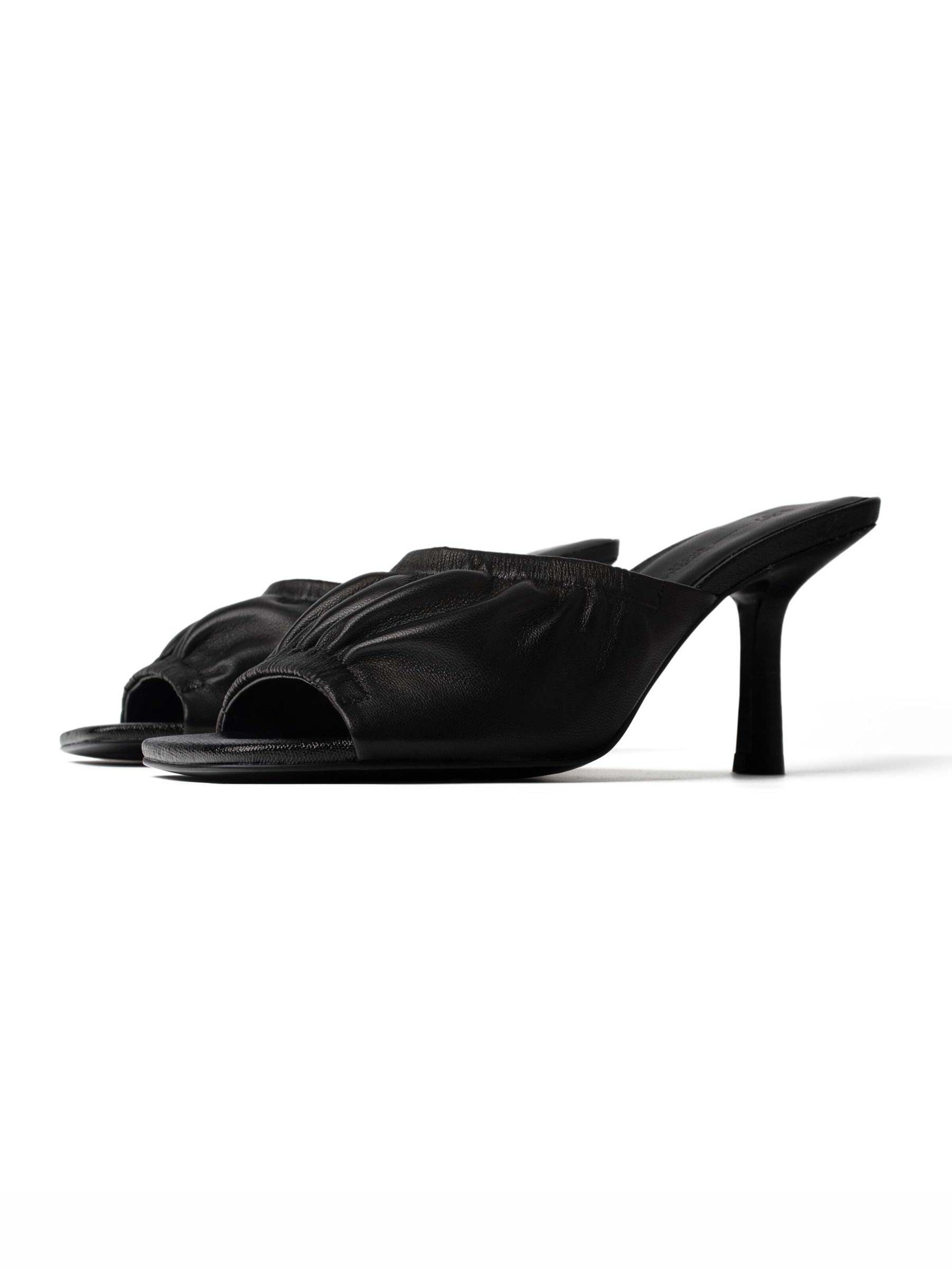 L37 HANDMADE SHOES Hjemmesko 'SUNLIGHT BETWEEN OUR HANDS' i sort