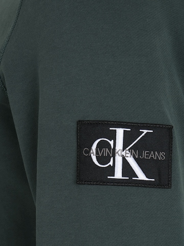 Calvin Klein Jeans جينز مضبوط كنزة رياضية بلون أخضر