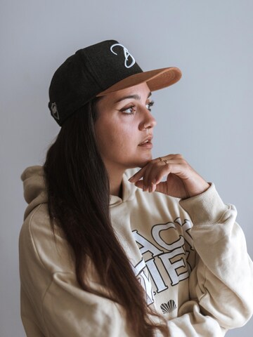 Blackskies Cap 'B Script' in Grey