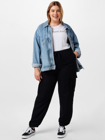 Calvin Klein Jeans Curve Tričko – bílá