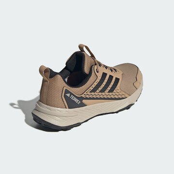 Chaussure basse 'Tracefinder 2' ADIDAS TERREX en marron