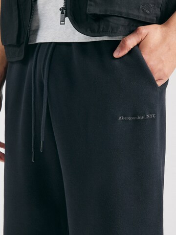 Abercrombie & Fitch Lużny krój Spodnie w kolorze czarny