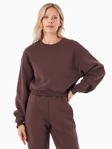 Organication Sweatshirt in Braun: Vorderseite