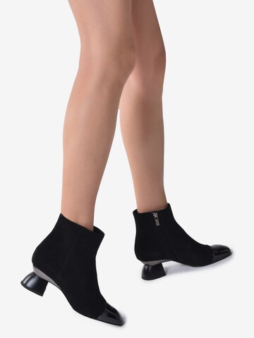 Baldinini Ankle Boots in Schwarz