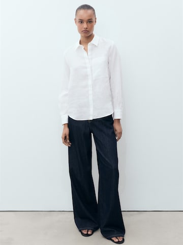 MANGO Blouse in White: front