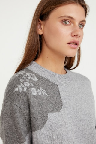 Finn Flare Pullover 'Soft Floral' in Grau
