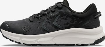 Baskets basses Hummel en noir : devant