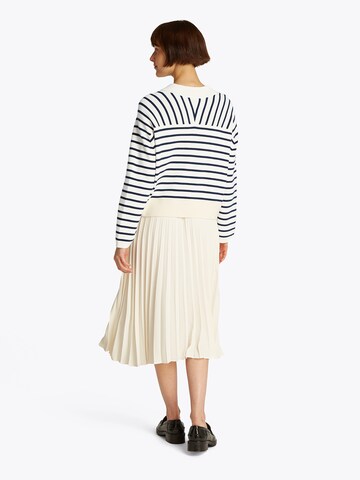 Pulover de la TOMMY HILFIGER pe alb