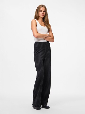 Wide leg Pantaloni 'PCJiannah' di PIECES in nero