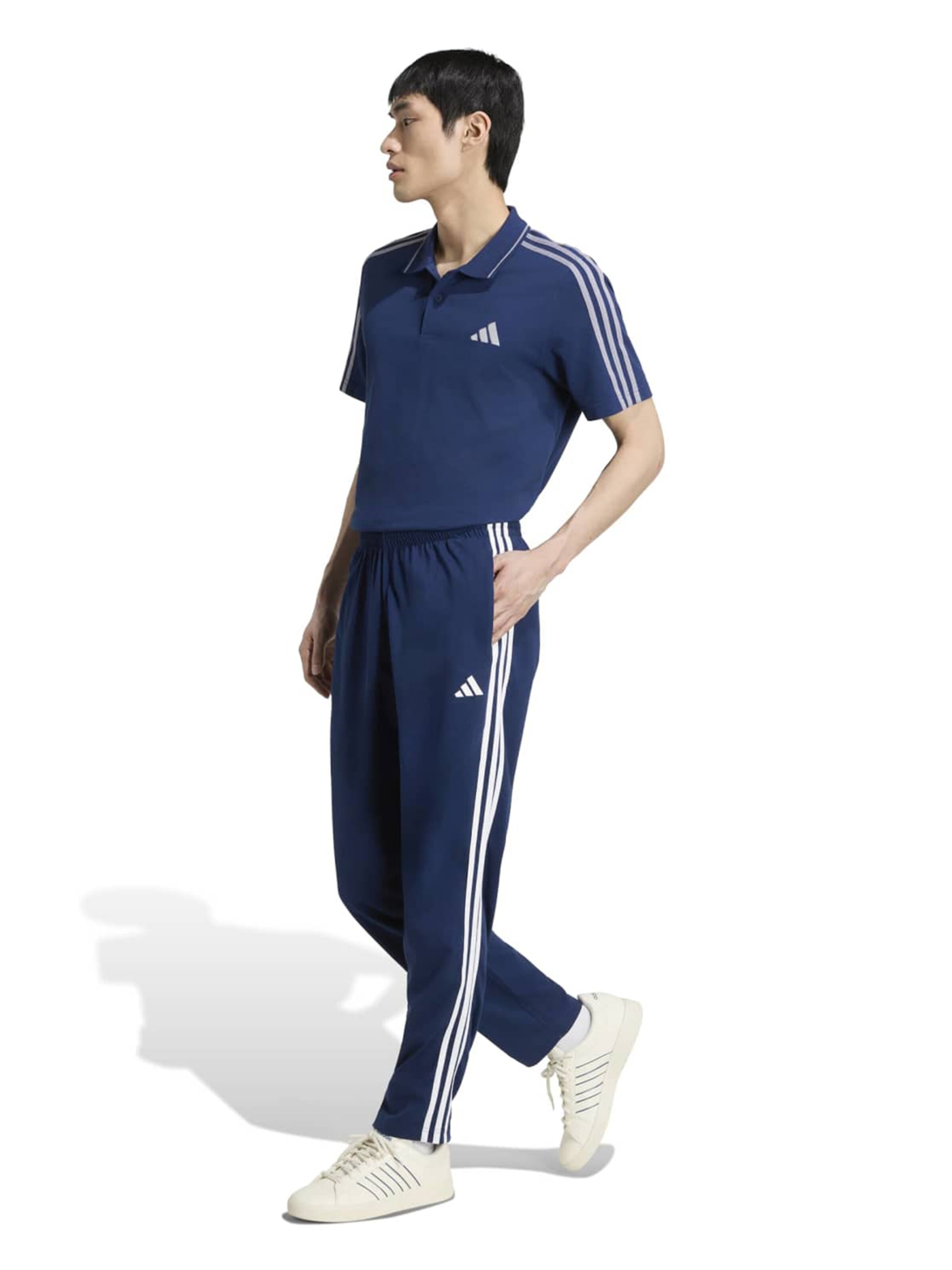 ADIDAS SPORTSWEAR Štandardný strih Športové nohavice 'Essentials' - Modrá