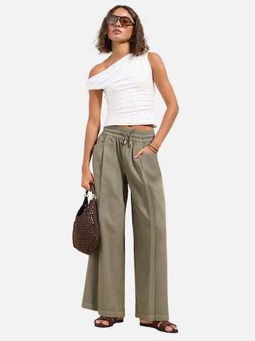 Friends Like These Wide leg Pleat-front trousers in Green: front