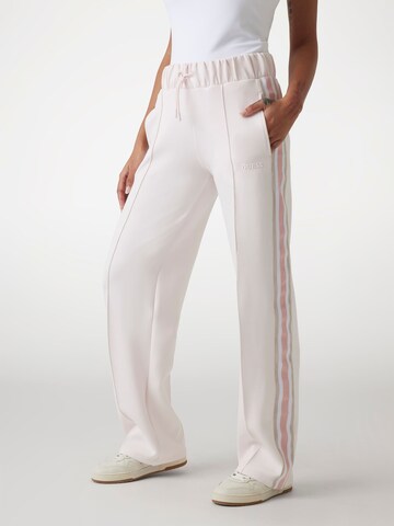 GUESS Regular Pants in Pink