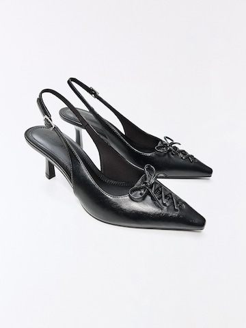 Bershka Slingback Pumps in Black