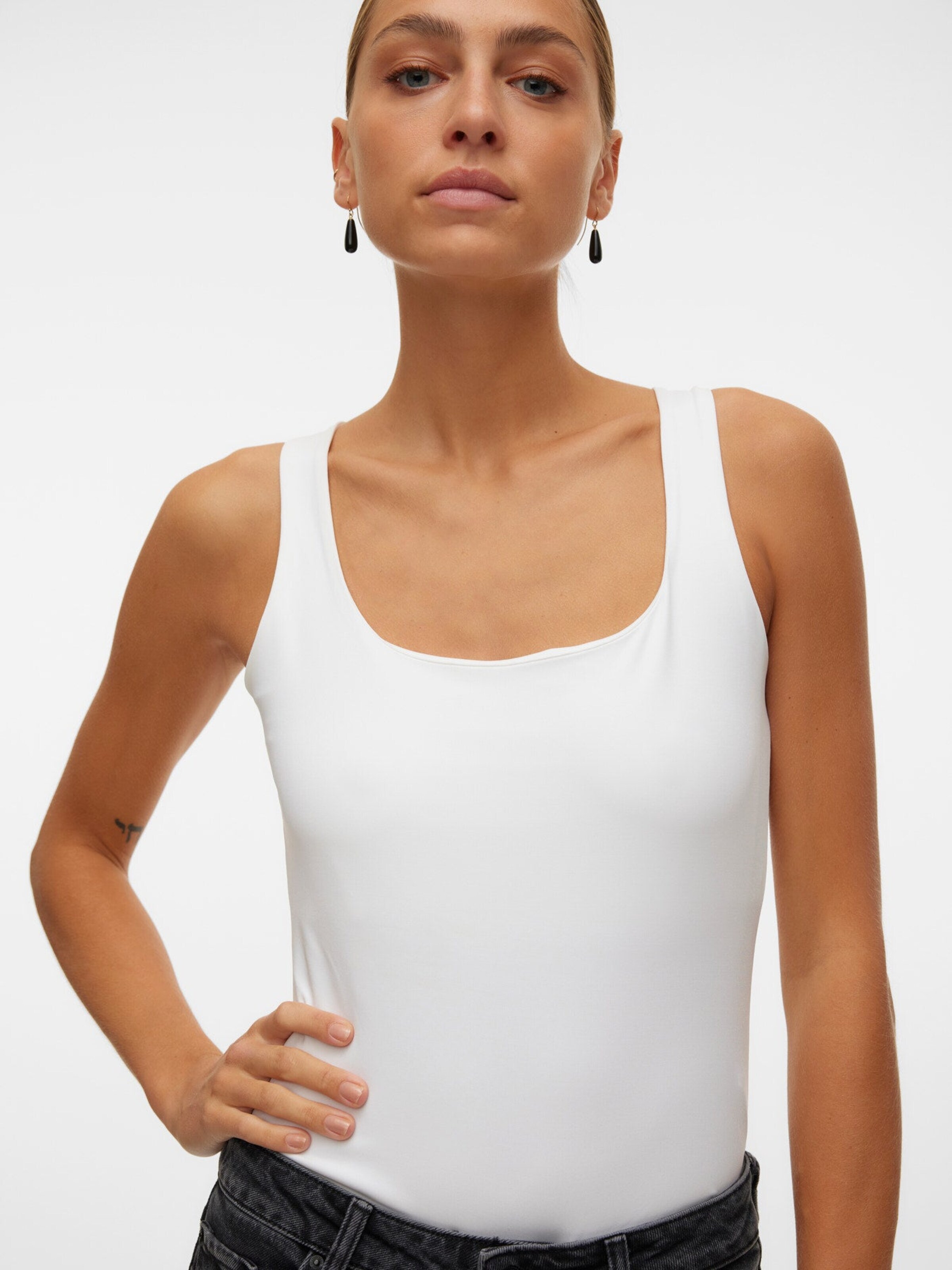 VERO MODA Top w kolorze biały: przód