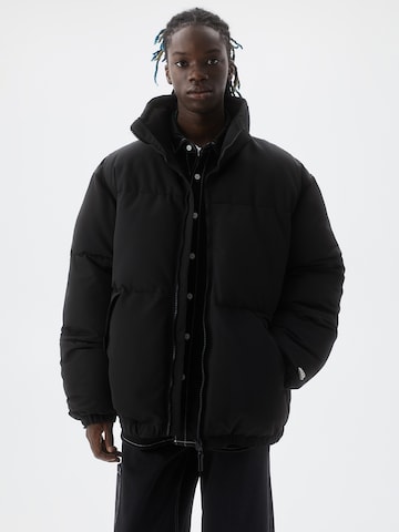 Pull&Bear Zimní bunda – černá: přední strana