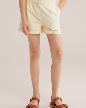 WE Fashion - Loosefit Calças em amarelo: frente