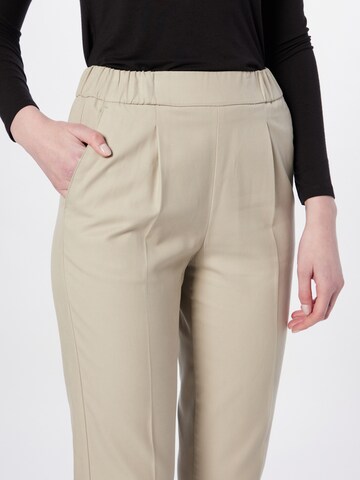 Sisley Regular Pleated Pants in Beige