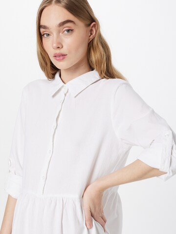 Robe-chemise 'Naya' Kaffe en blanc