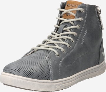 MUSTANG Sneakers hoog in Grijs: voorkant