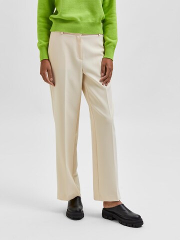 Regular Pantalon à plis 'Rita' SELECTED FEMME en beige : devant