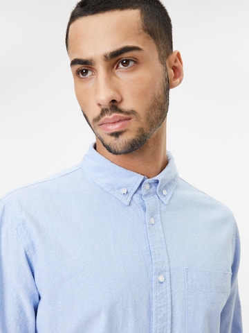 Coupe regular Chemise AÉROPOSTALE en bleu